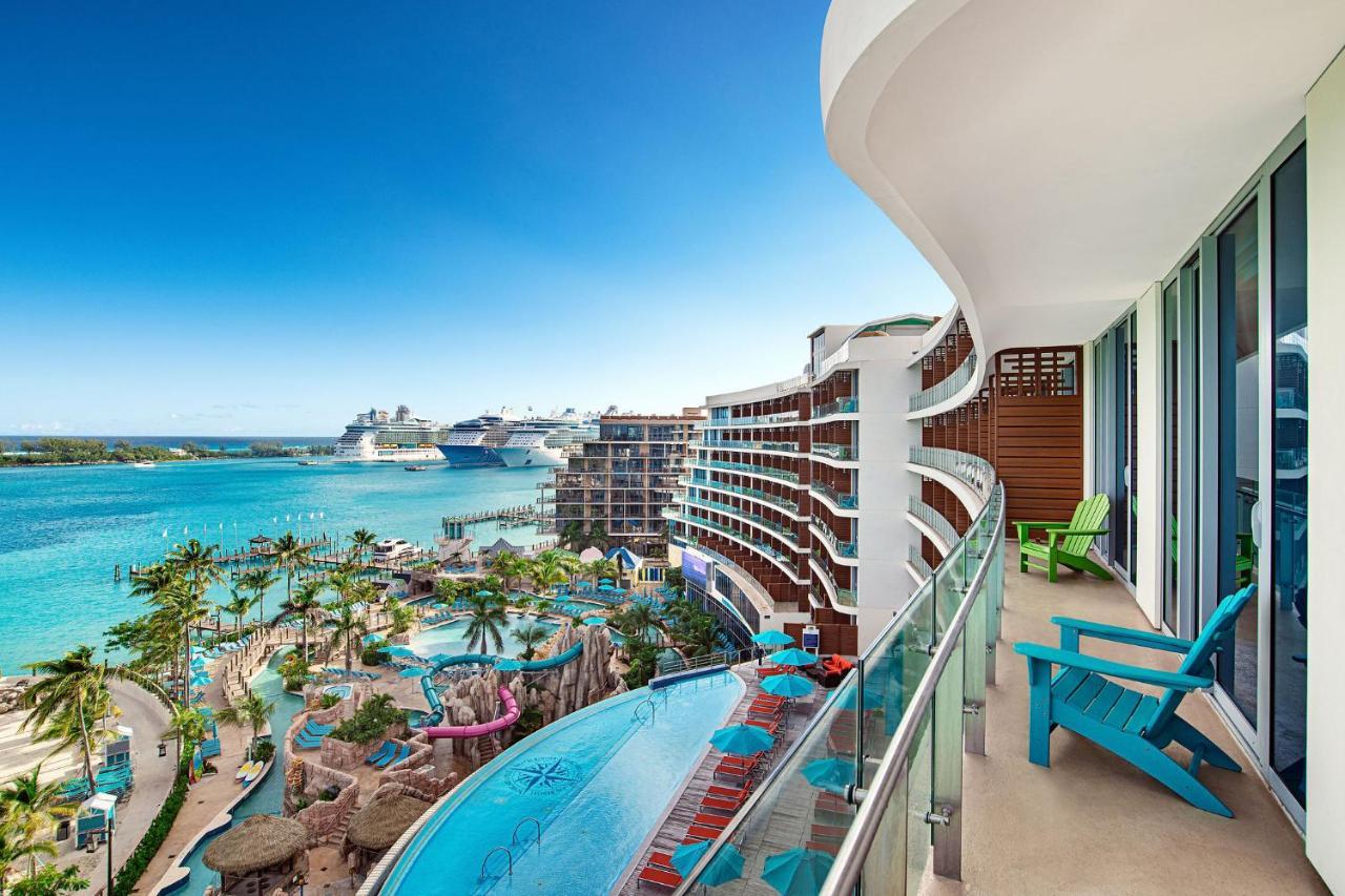 Quarto com Cama King-size e Vista do Mar