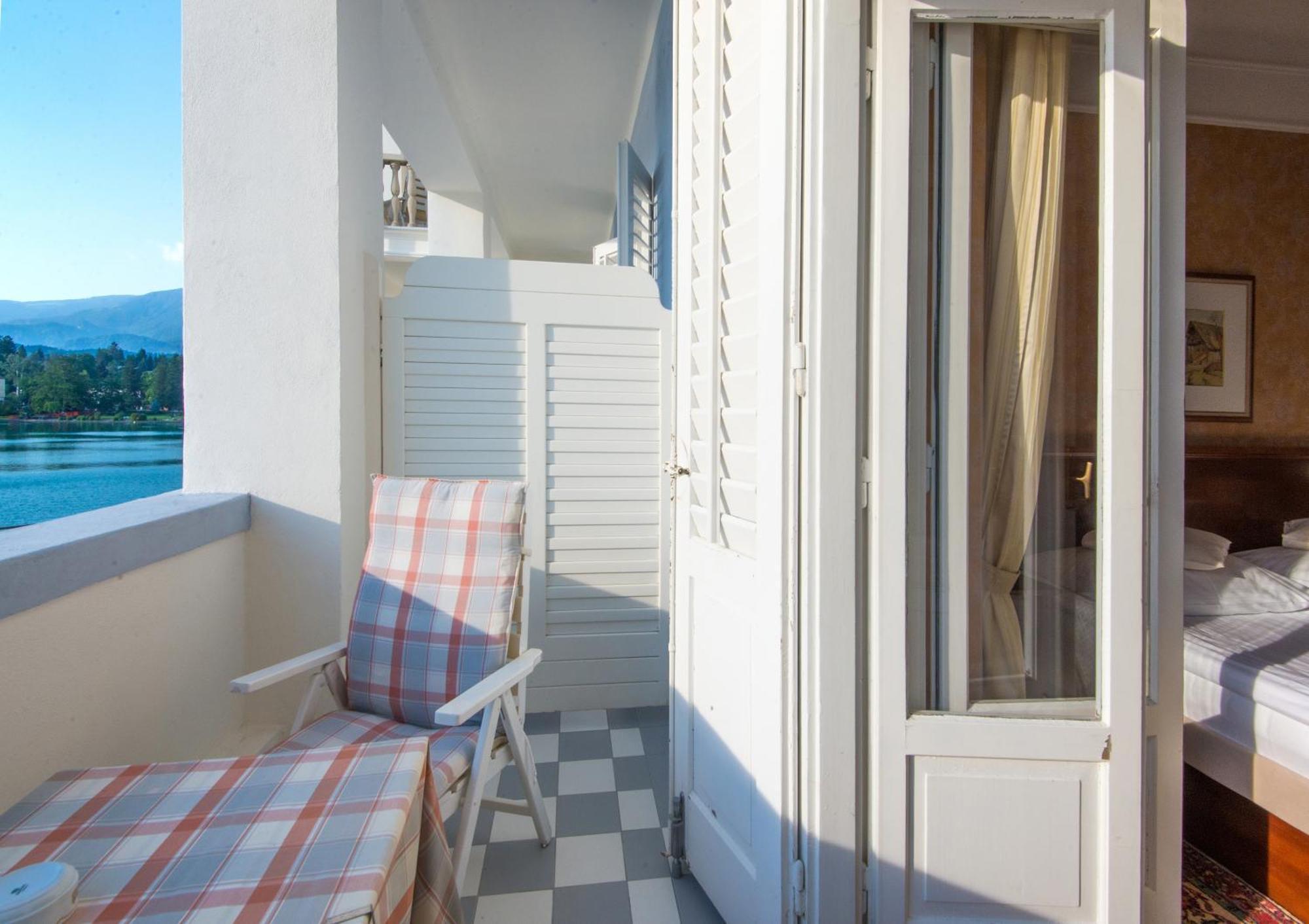 Tweepersoonskamer met Balkon en Uitzicht op het Meer