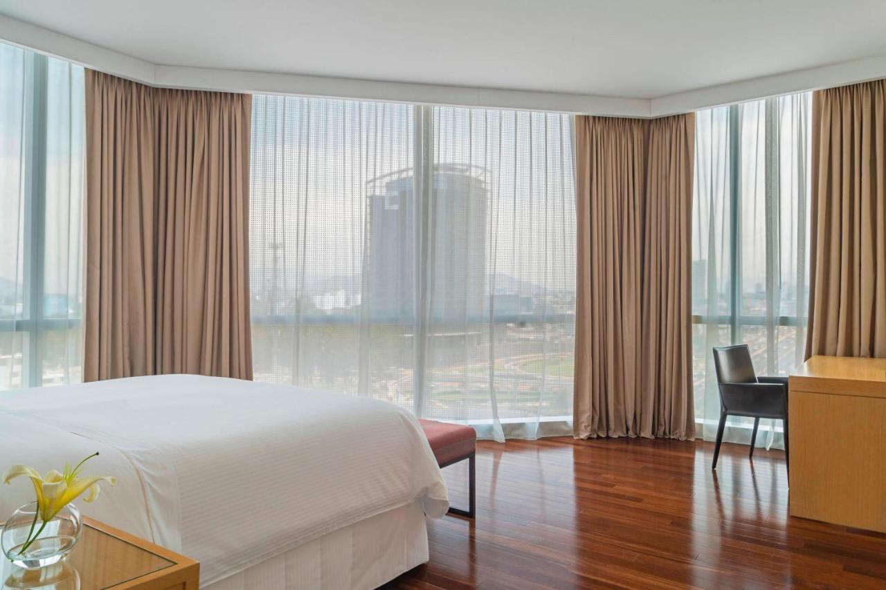 Quarto Deluxe com Cama King-size em Andar Baixo
