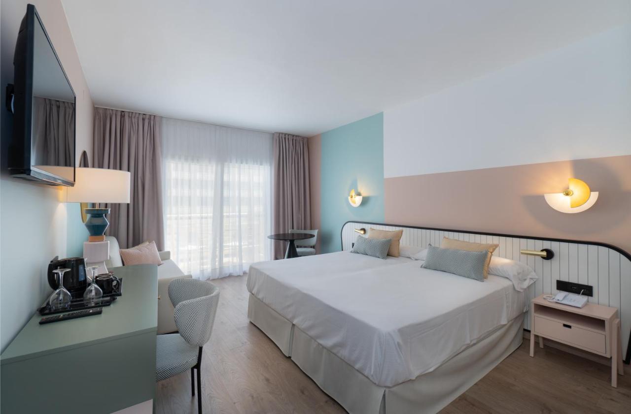 Superior Club Kamer met Uitzicht op het Zwembad (2 Volwassenen)