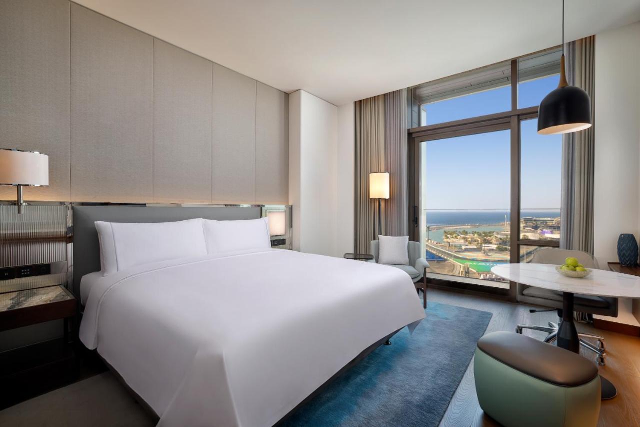 Deluxe Side Sea View King