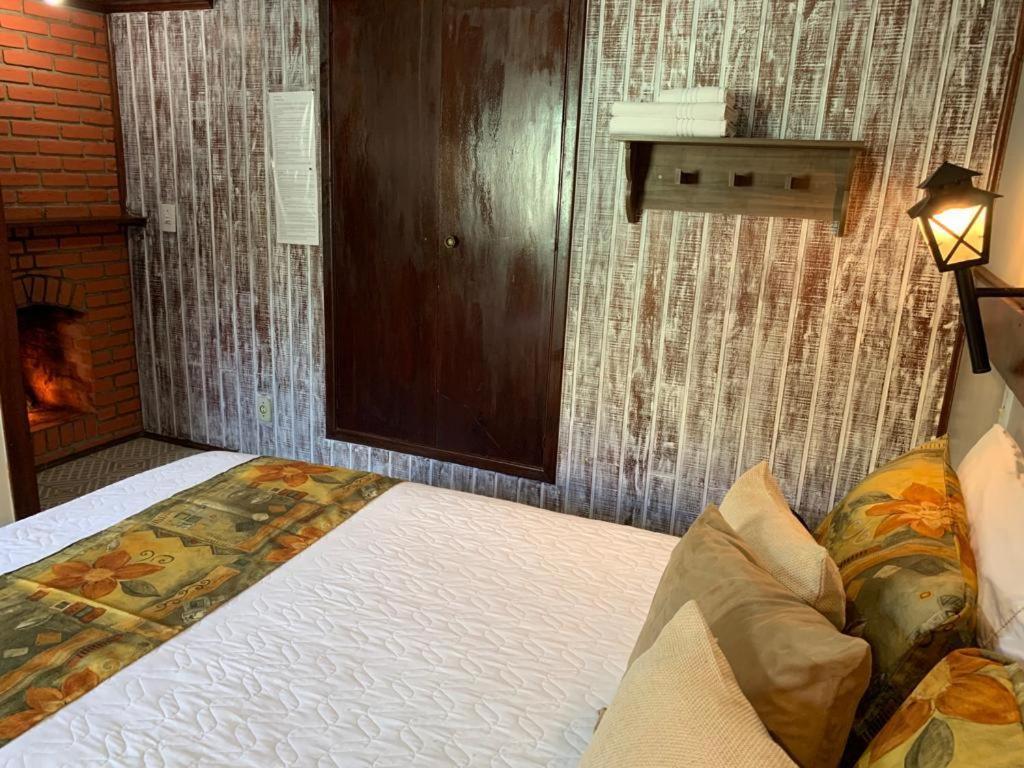 Quarto Queen com Lareira