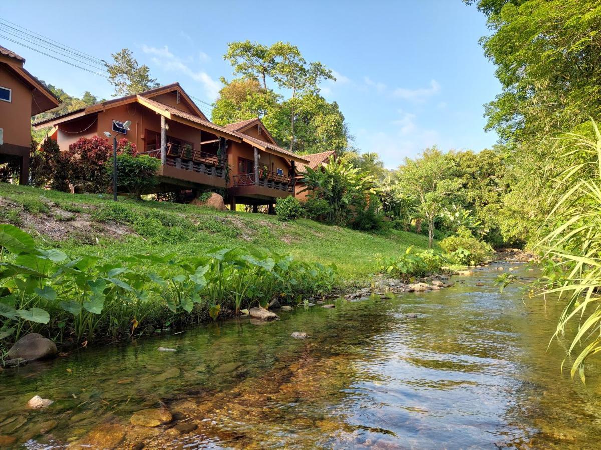 Tweepersoonsbungalow aan de Kant van de Rivier