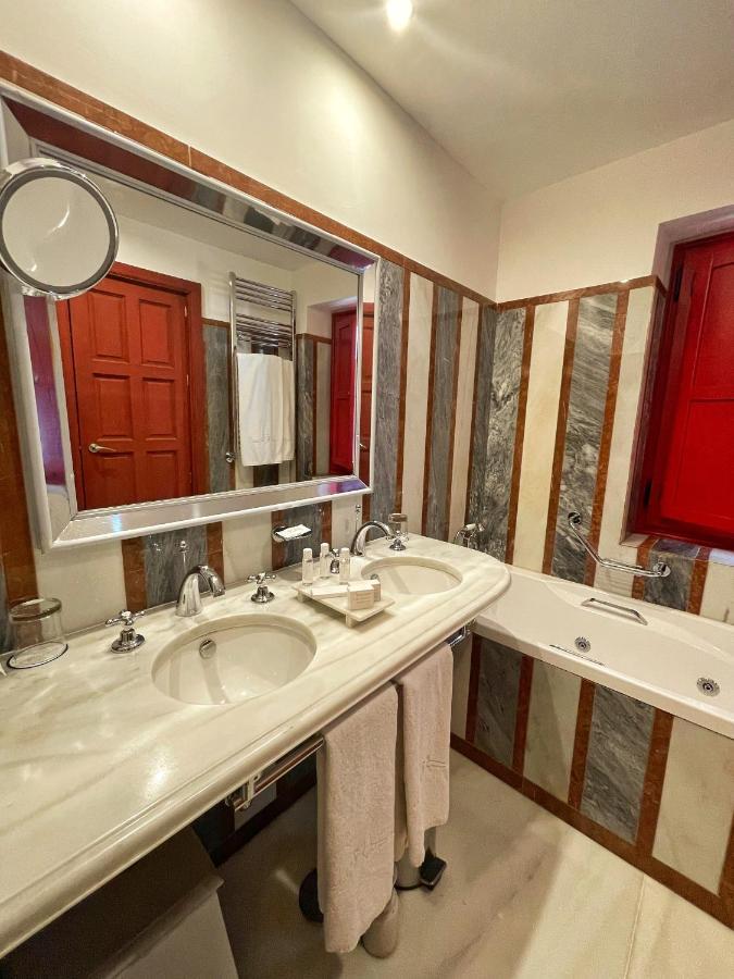 Classic Double or Twin Spa Bath