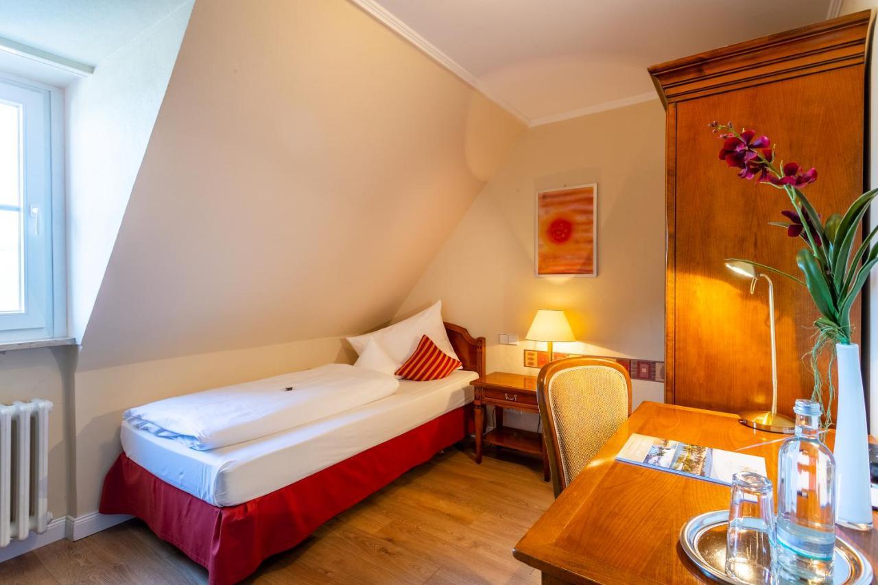 Small Single Room,1271653672:JPEG