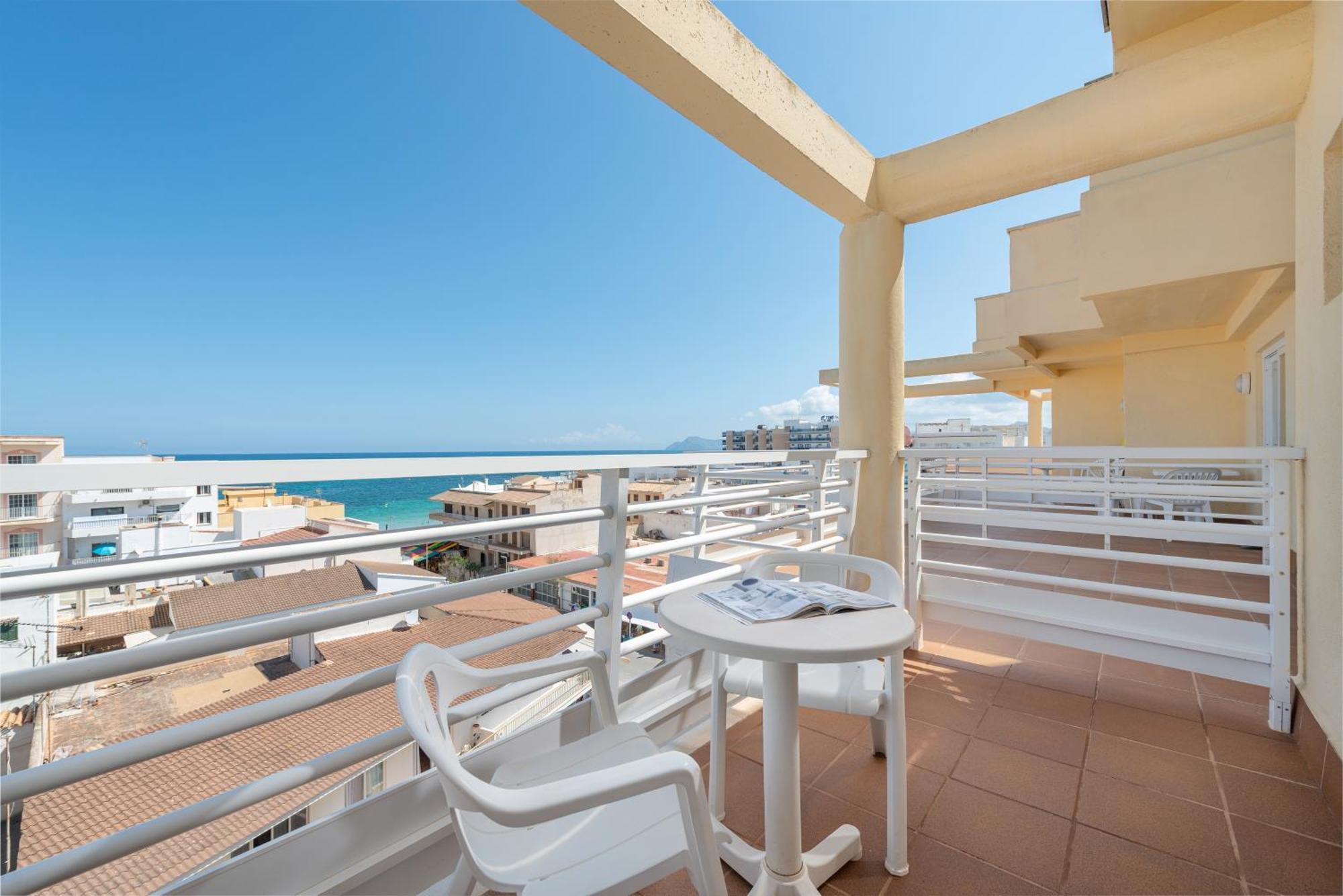 Habitación Doble Deluxe con balcón y vistas al mar