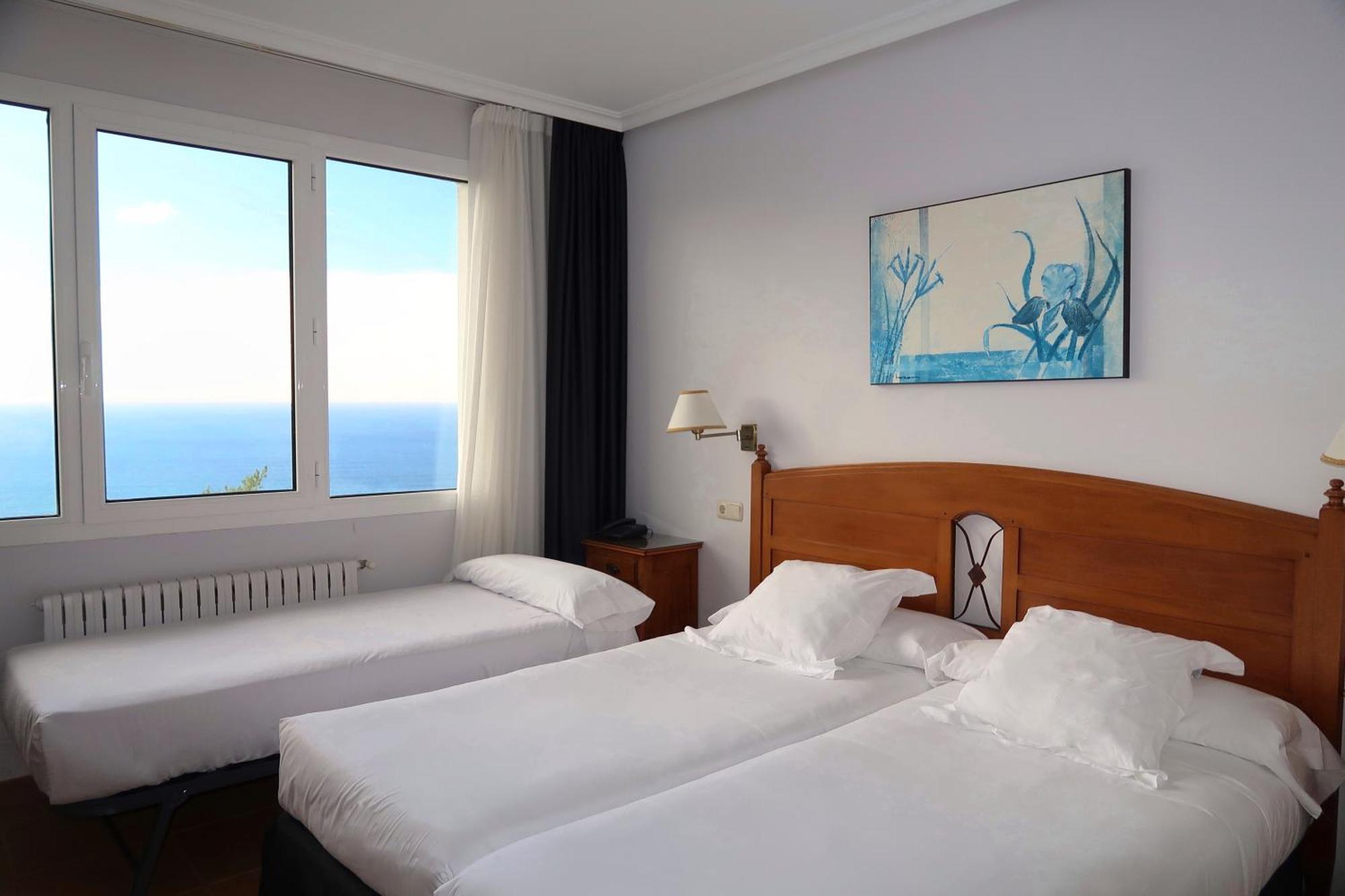 Double or Twin Room Sea View
