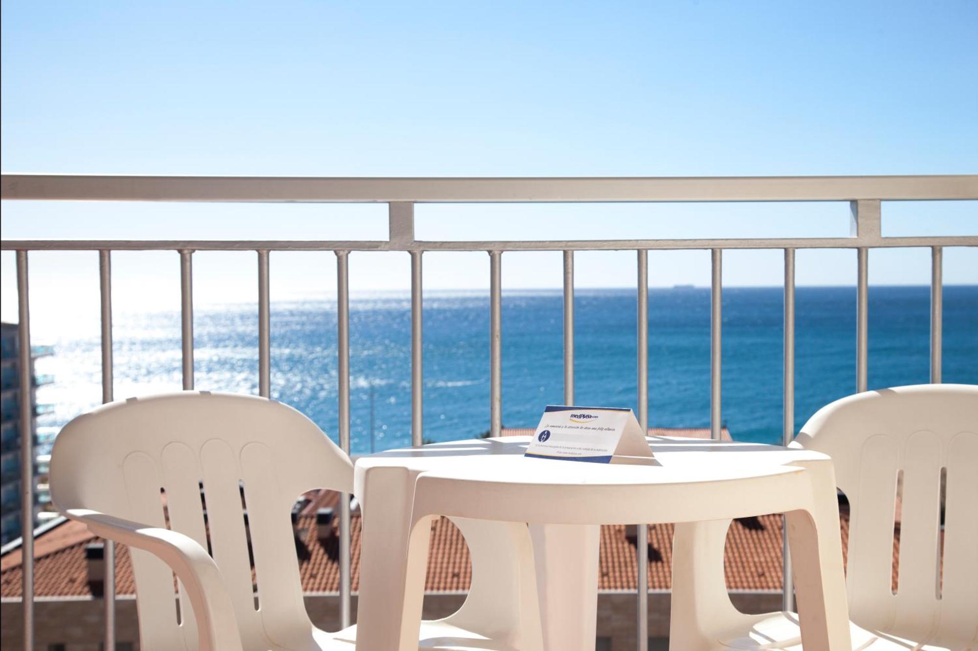 Tweepersoonskamer met 1 of 2 Bedden en Terras - Uitzicht op Zee