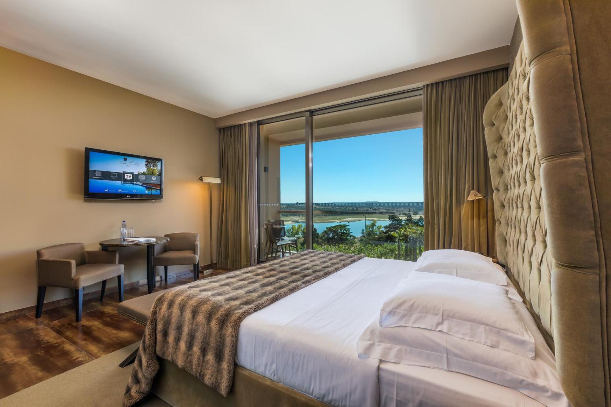 Quarto Duplo Superior com Vista Lago