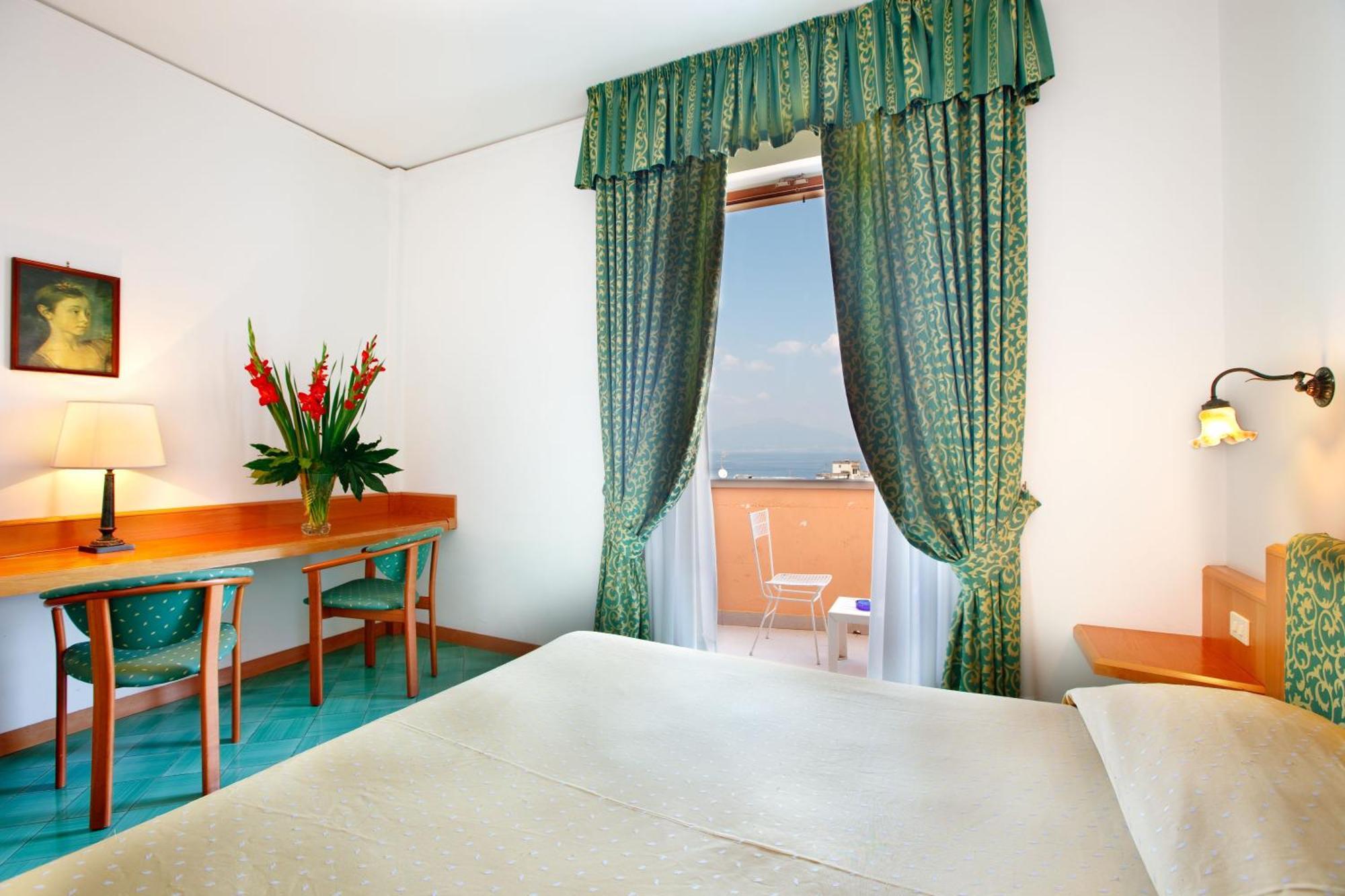 Quarto Triplo com Vista do Mar