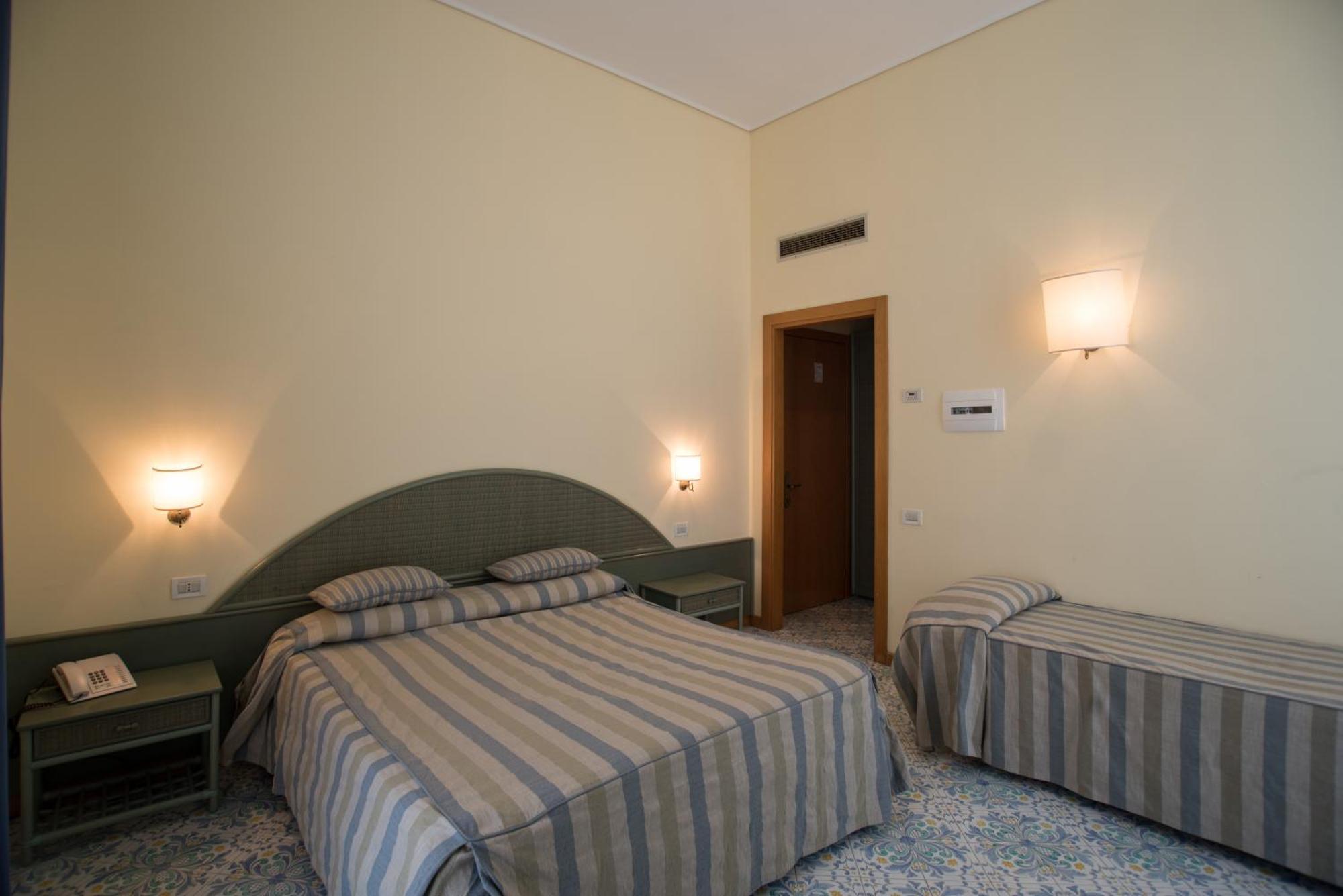 Quarto Quádruplo (2 Adultos + 2 Crianças)