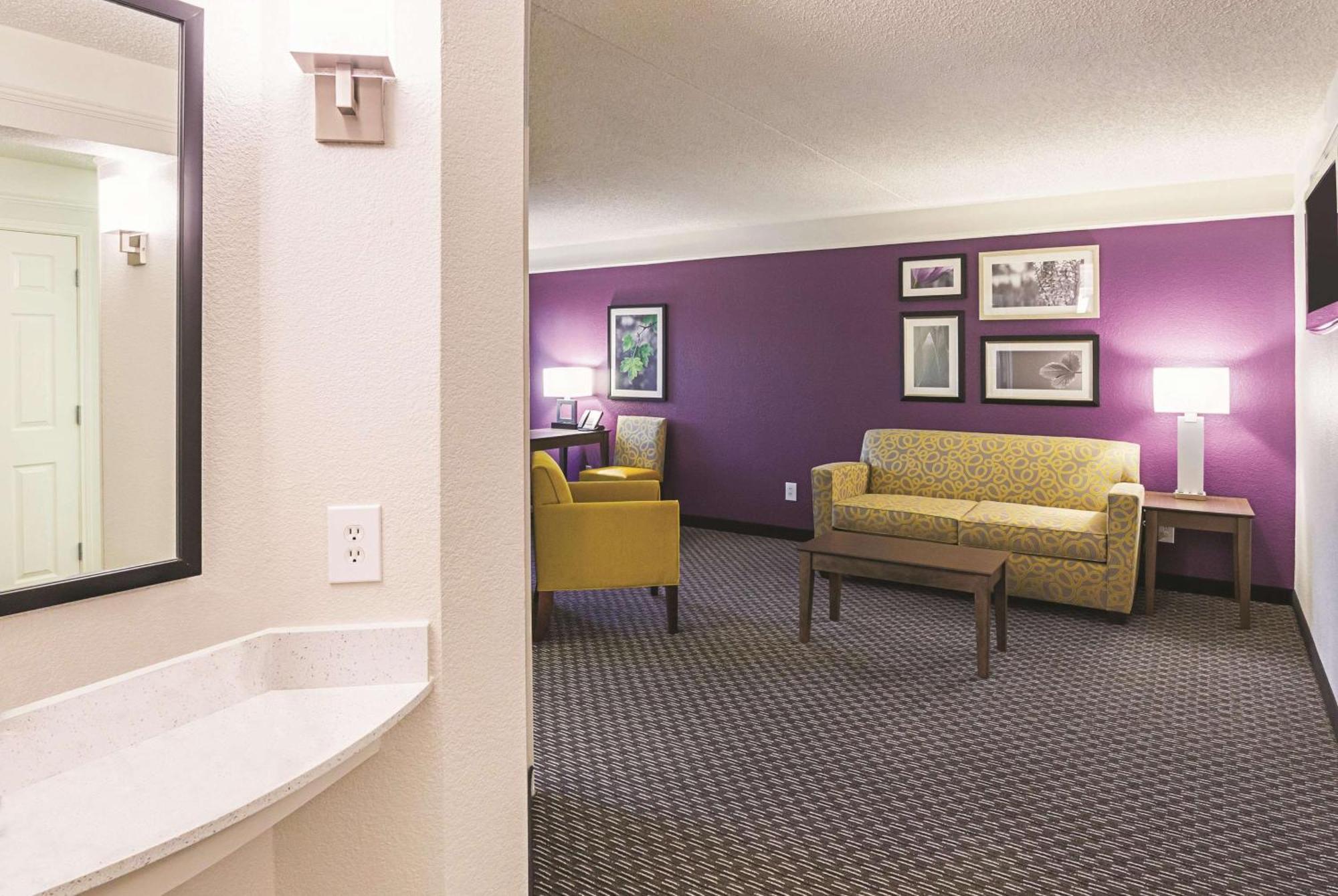 Deluxe King Suite