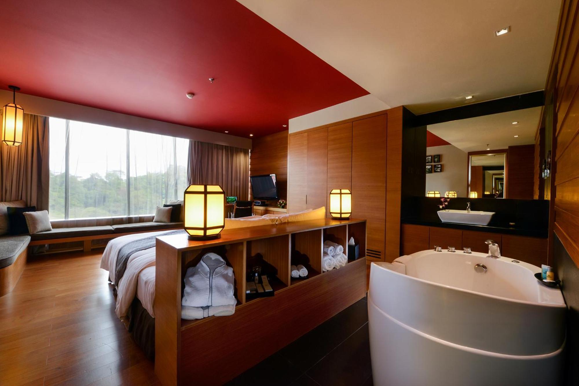 Grand Deluxe King Room