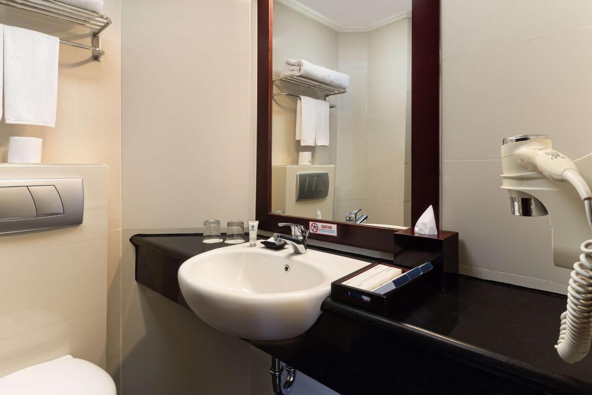 Superior King Room with City View - Non-Smoking