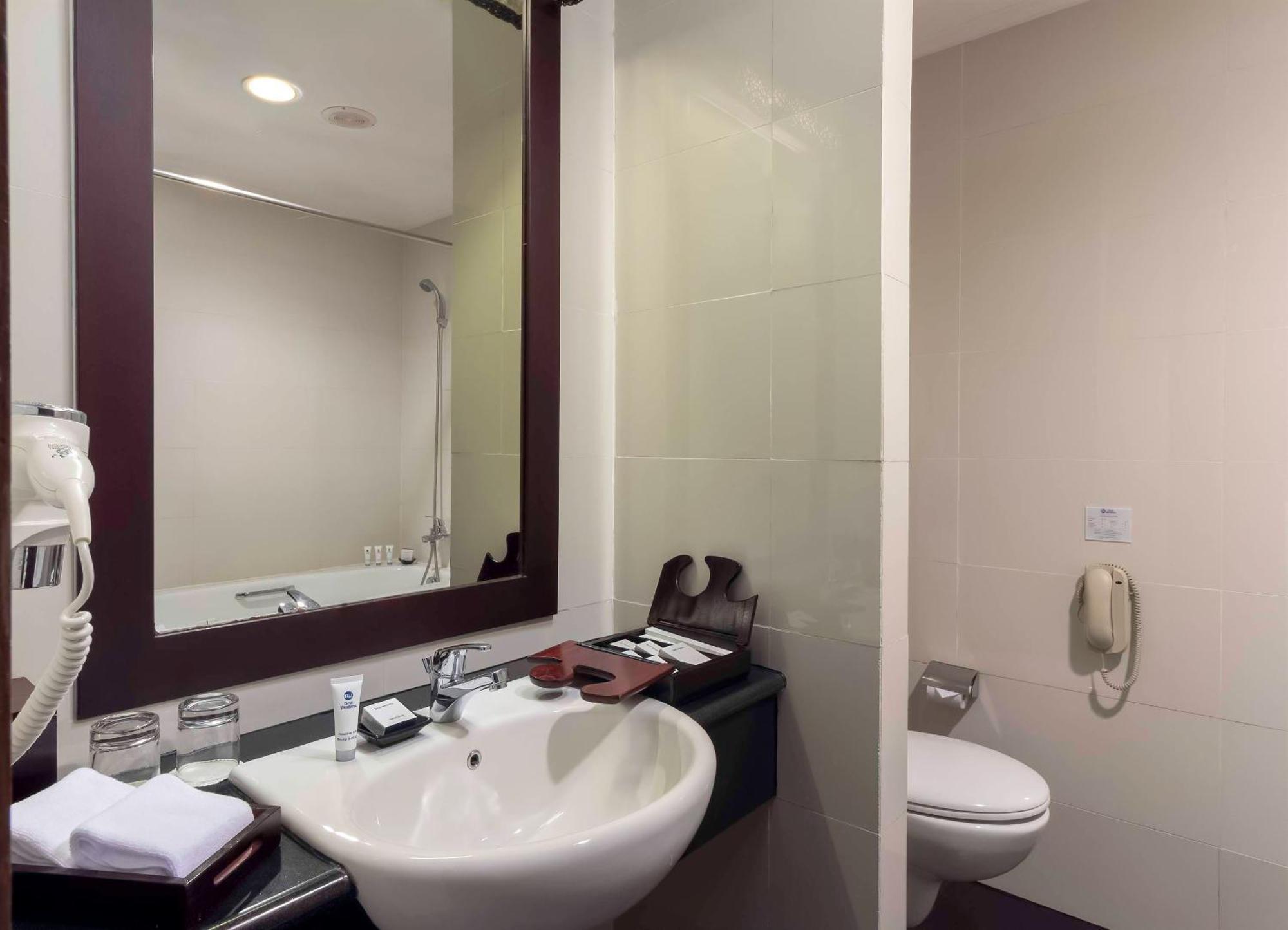 Deluxe Twin Room with City View - Non-Smoking