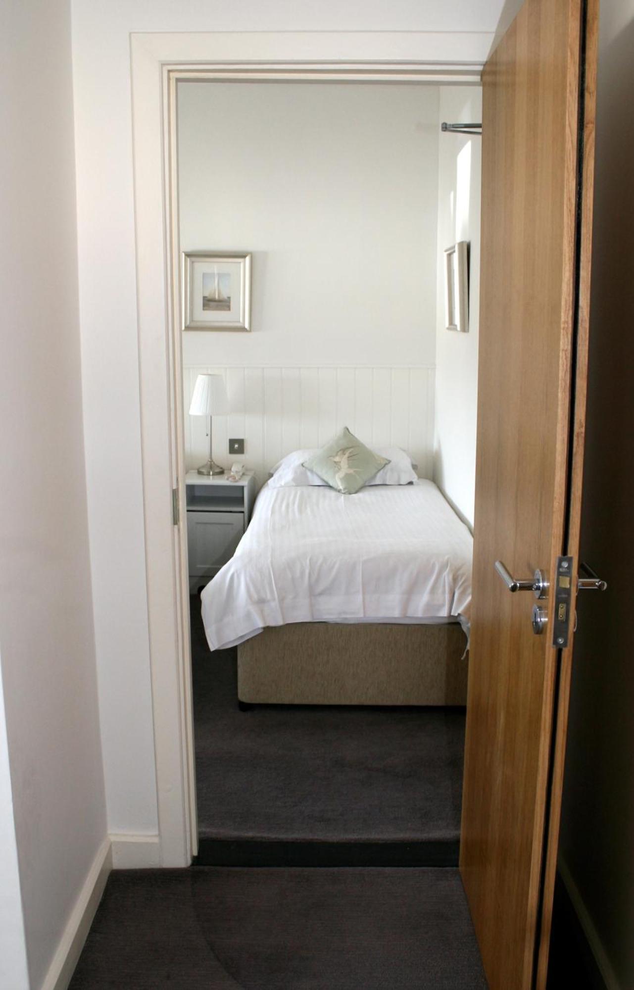 Classic Single Room