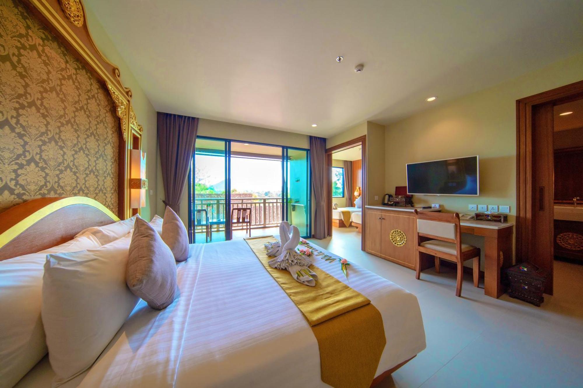 Deluxe Family Room