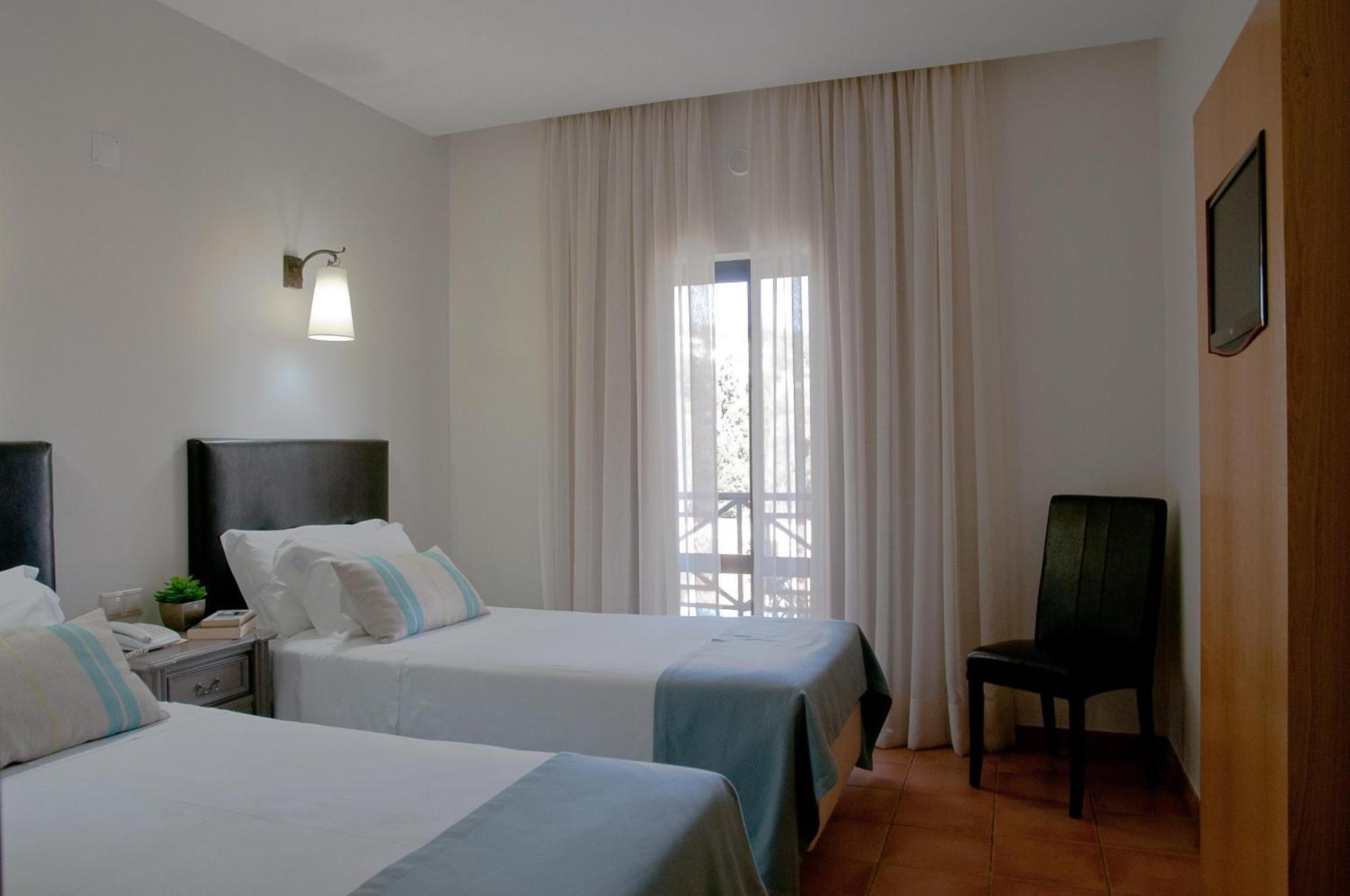 Twin Room,703618186:JPEG