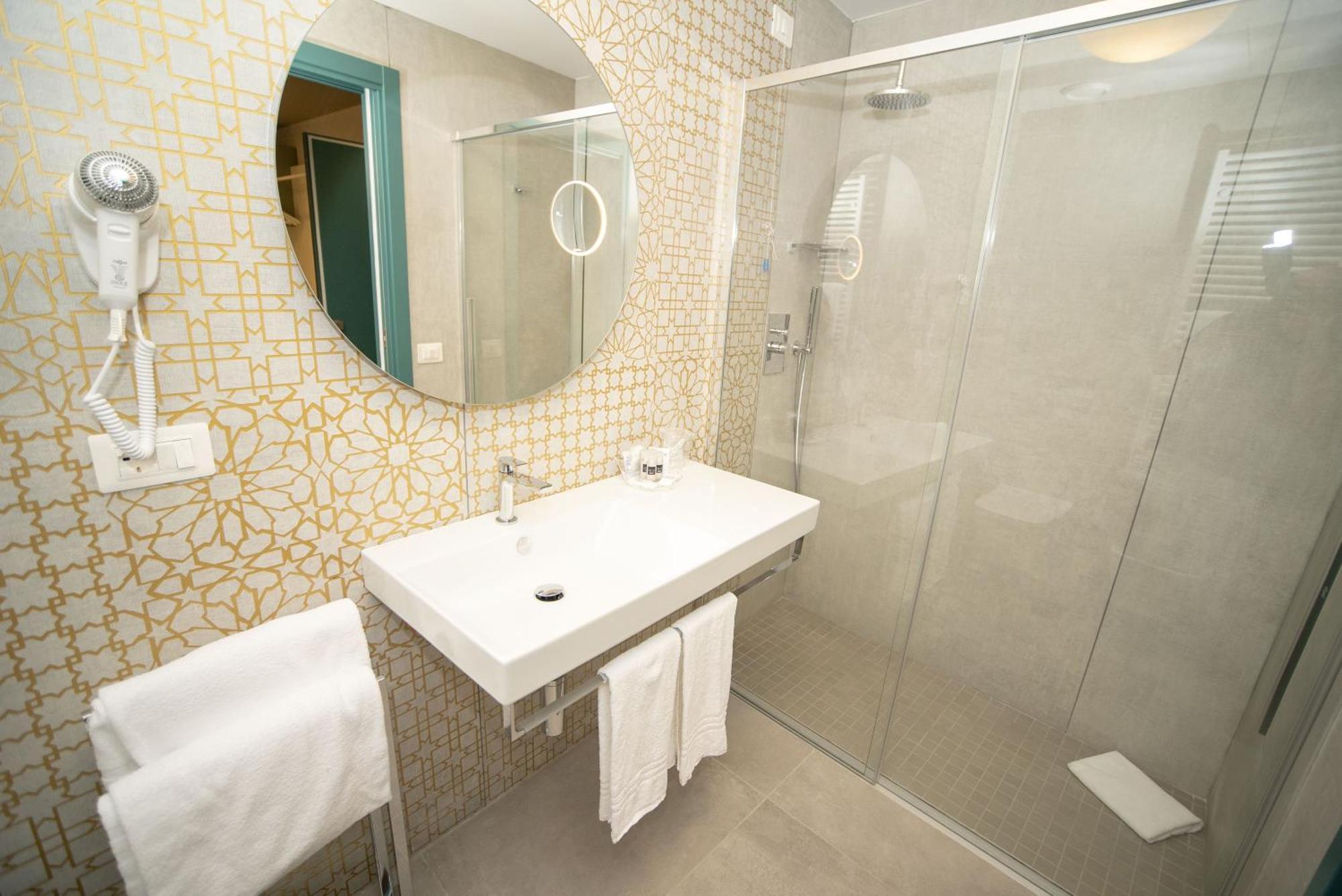 Deluxe Triple Room,1216193551:JPEG