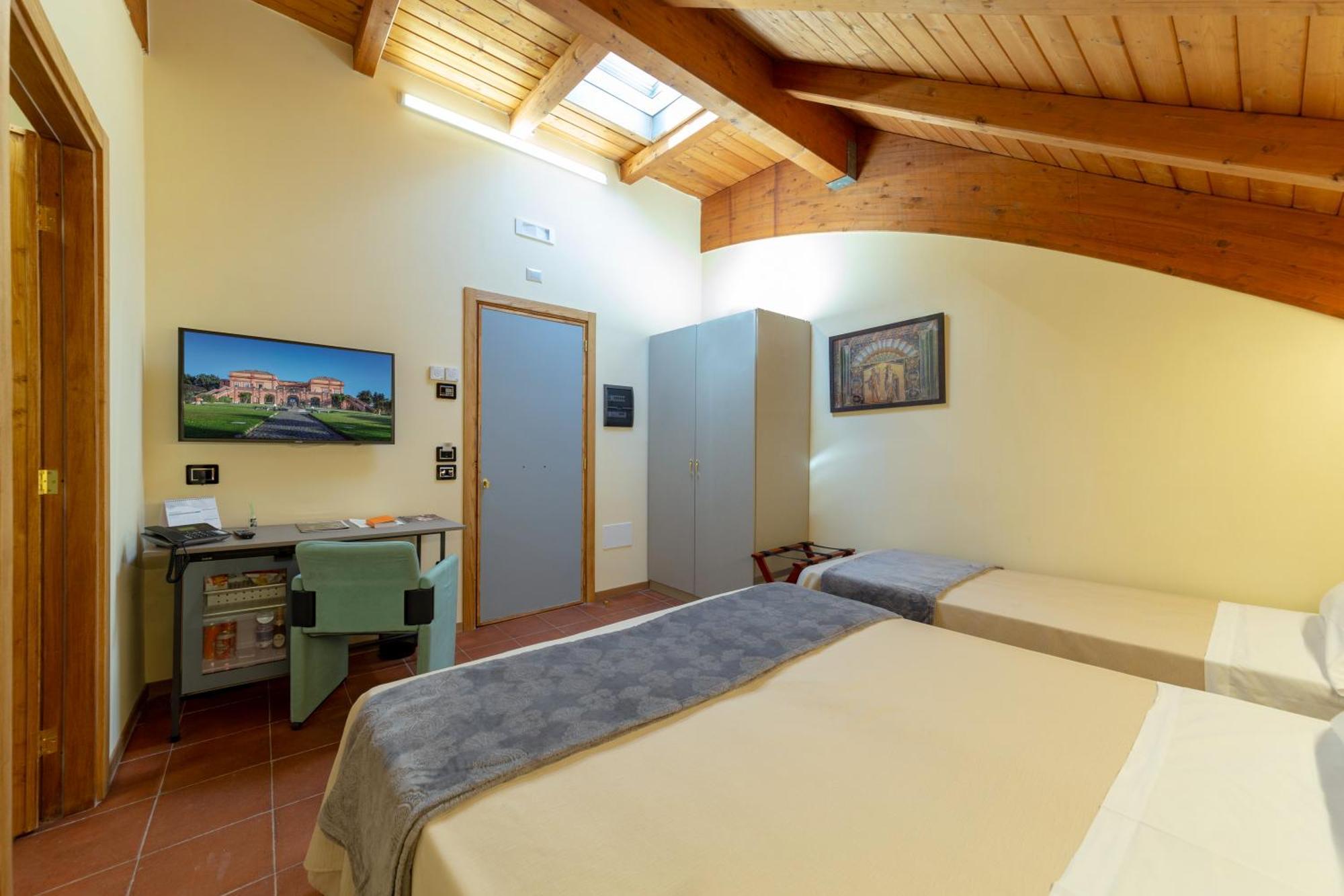 Triple Room,1279774561:JPEG