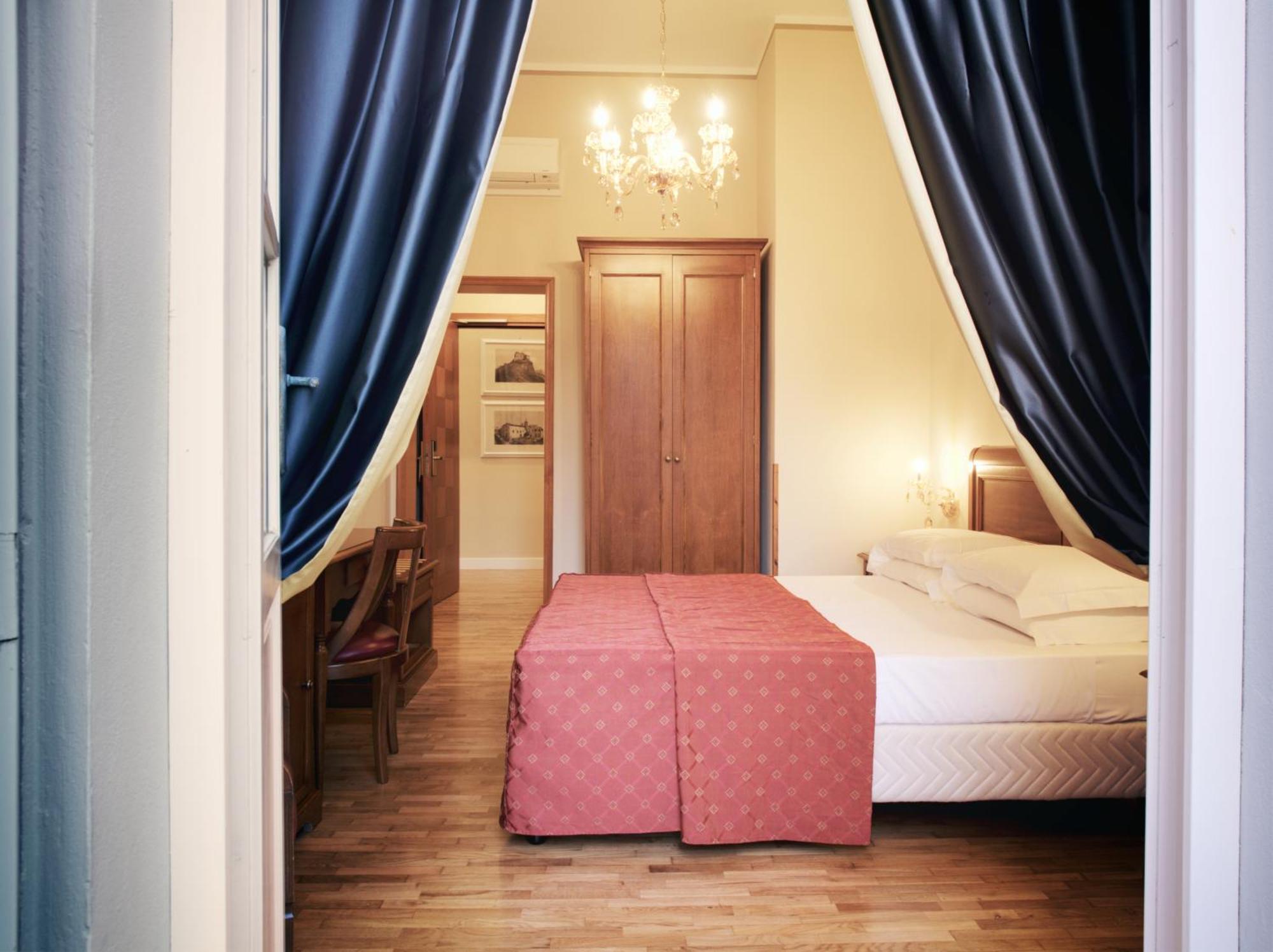 Classic Double Room Balcony,665151222:JPEG