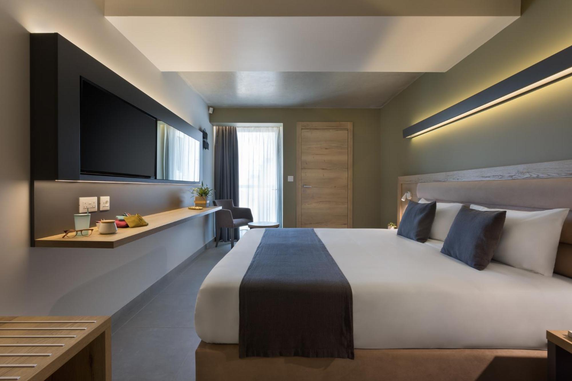 Deluxe Double or Twin Room