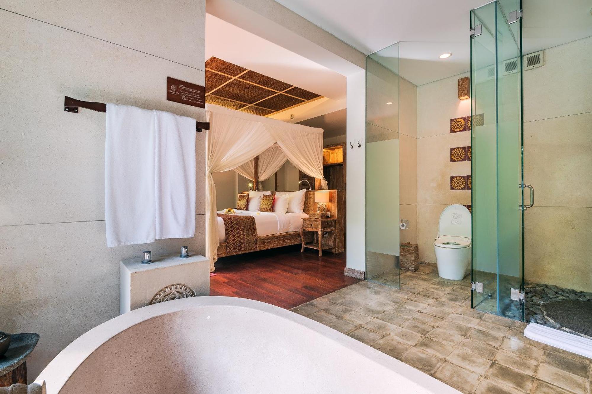 Pool Suite with Daily Afternoon Tea and Scheduled Activities