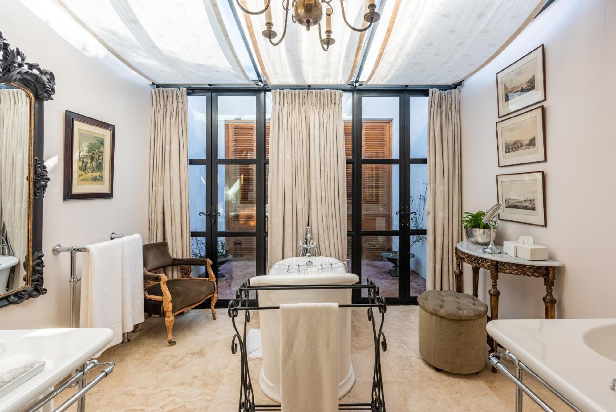 Luxury Room,1222115842:JPEG