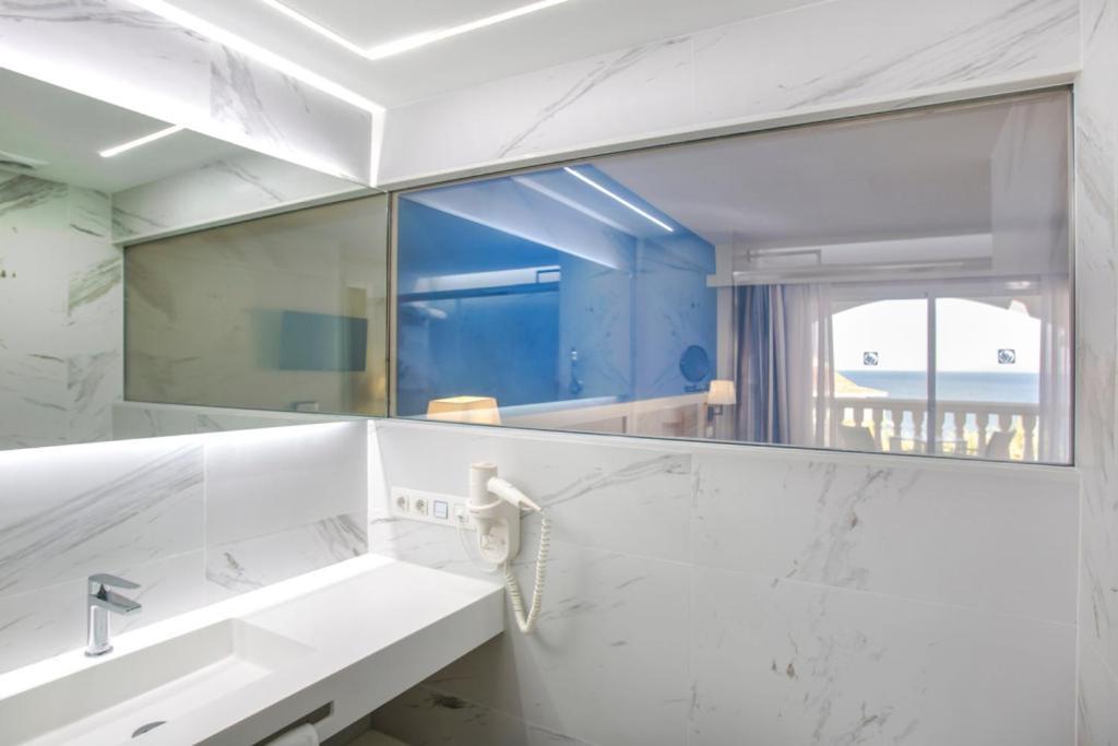 Twin Room Sea View,1772905170:JPEG