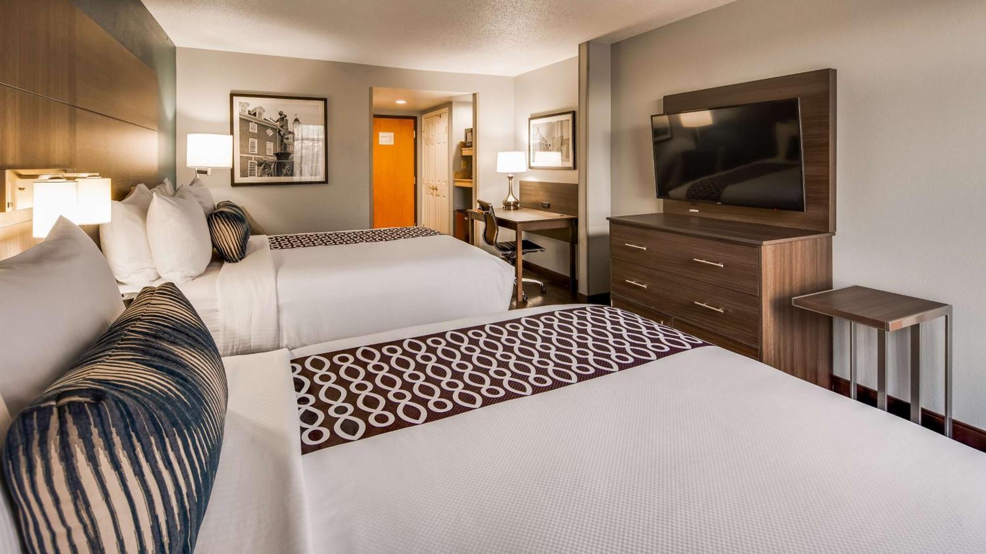 Queen Room with Two Queen Beds and Bath Tub - Disability Access/Non-Smoking