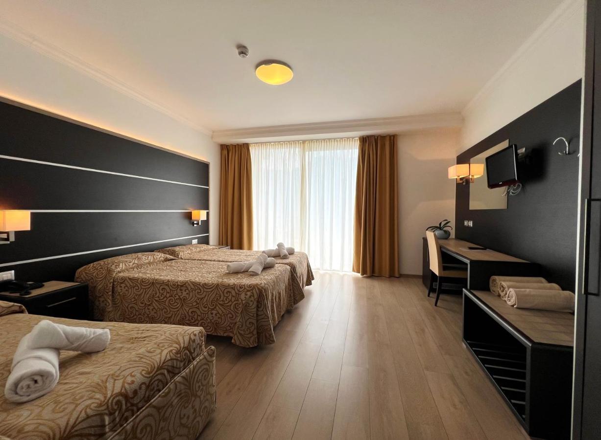 Deluxe Dreibettzimmer mit Seeblick