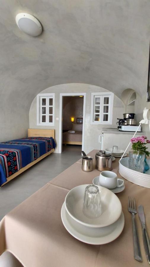 Traditional Cave House Caldera View