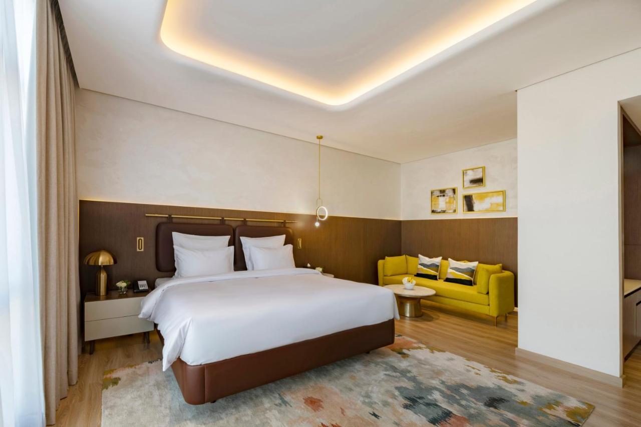 Deluxe King Room with Panoramic City View (Free Shuttle to the Beach, Mall & Metro Station)