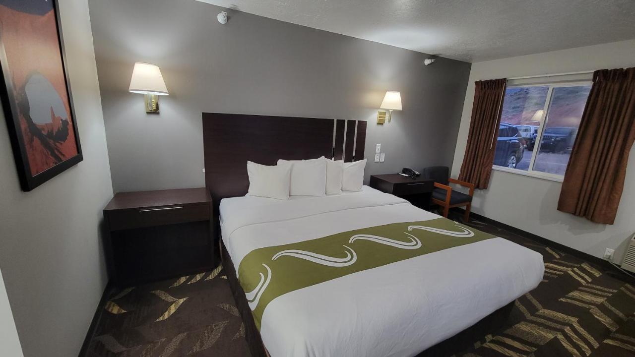 Standard King Room - Non-Smoking