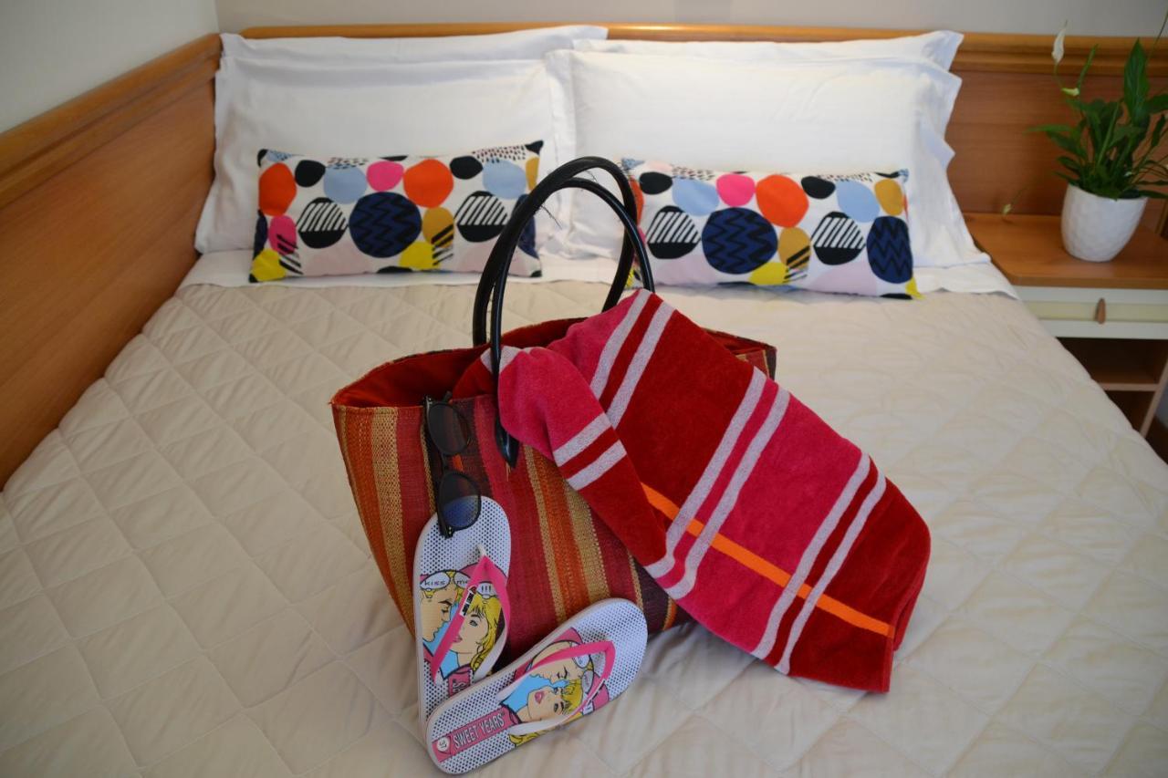 Small Double or Twin Room,1256805016:JPEG