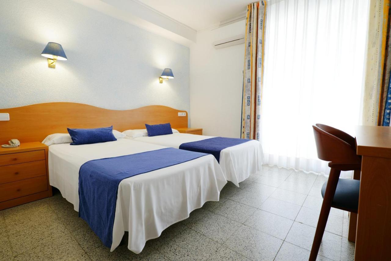 Triple Room Interior,1432081942:JPEG