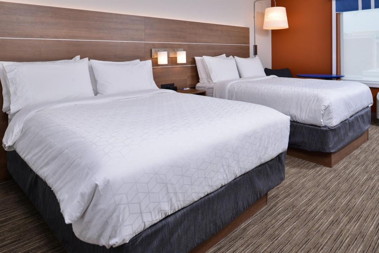 Standard Queen Room with Two Queen Beds