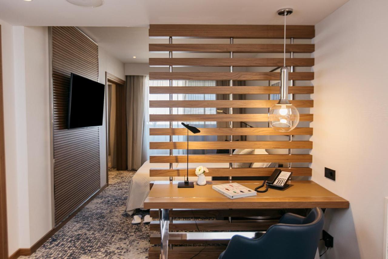 Suite King con 1 Camera da Letto, Divano-Letto e Balcone