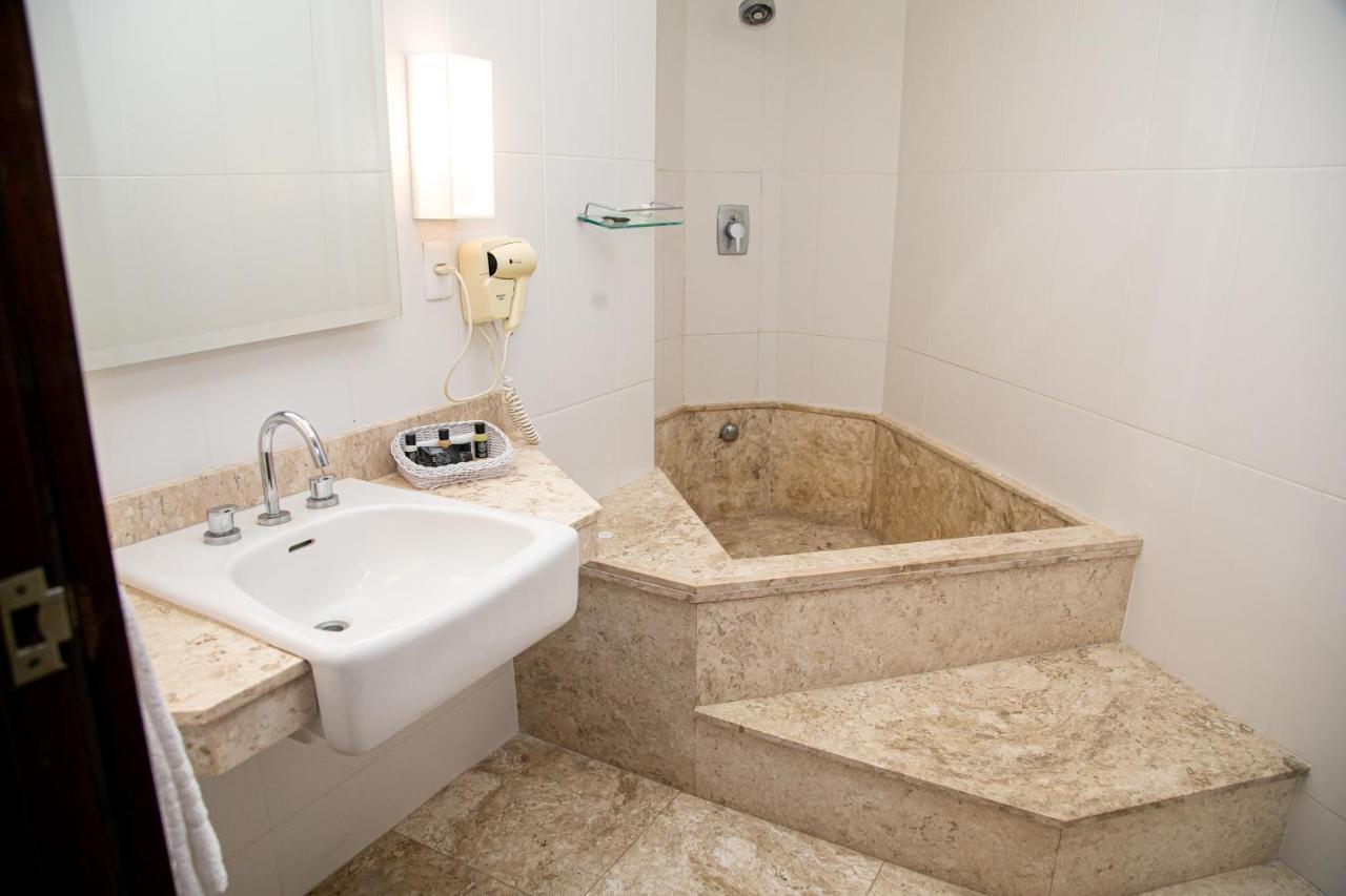 Suíte com Cama de Casal