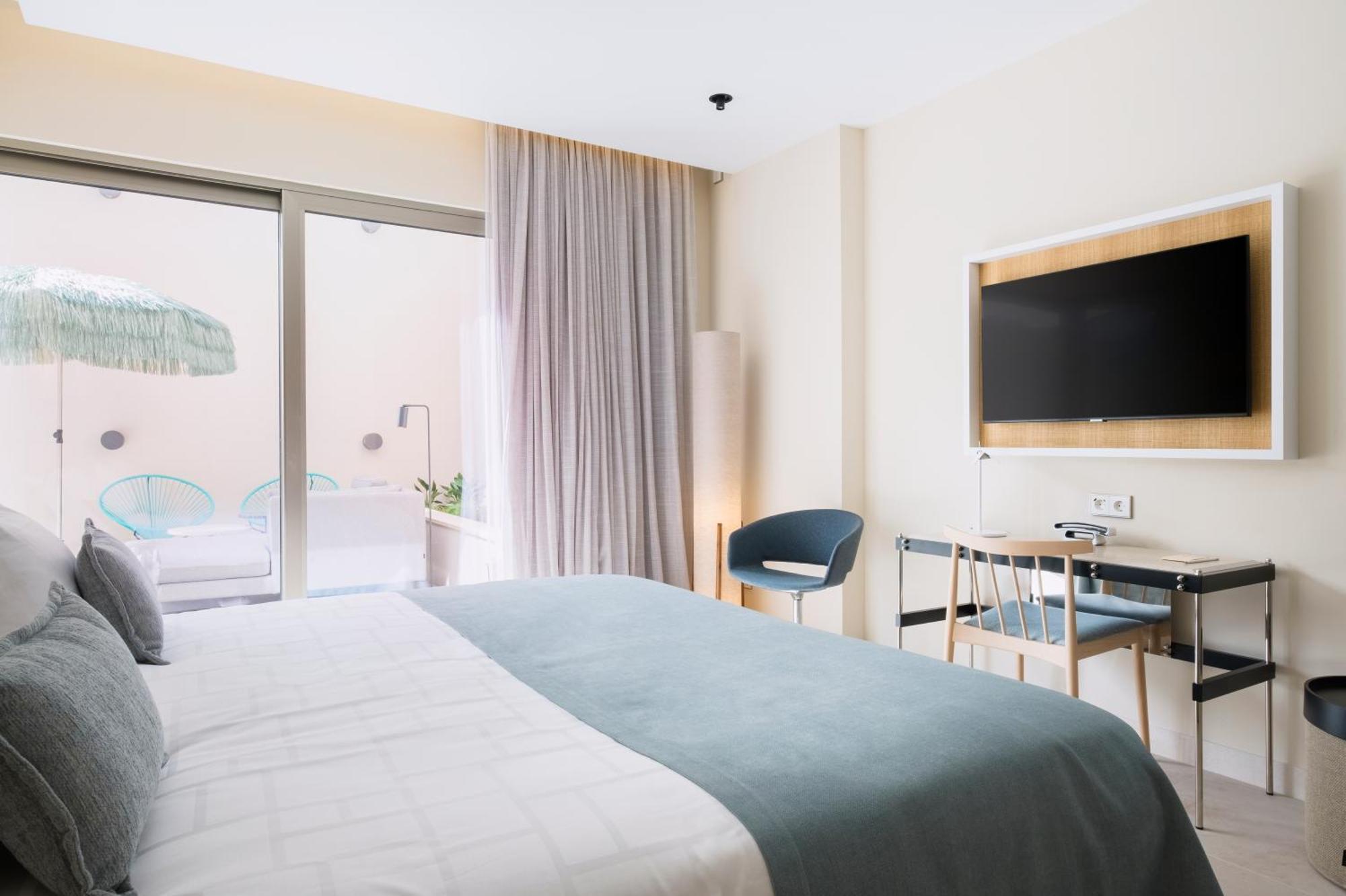 Superior Double Room Shared Terrace