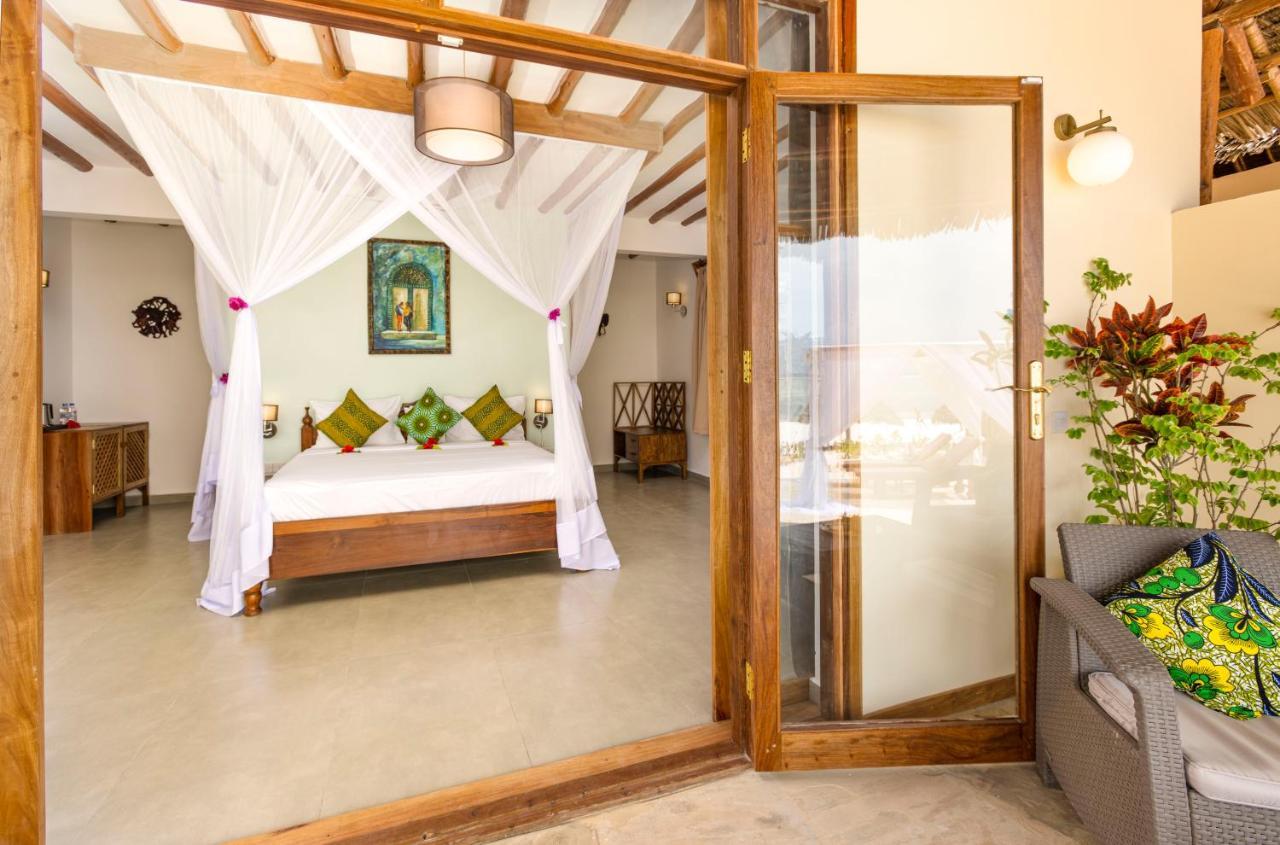 Beachfront bungalow with plunge pool
