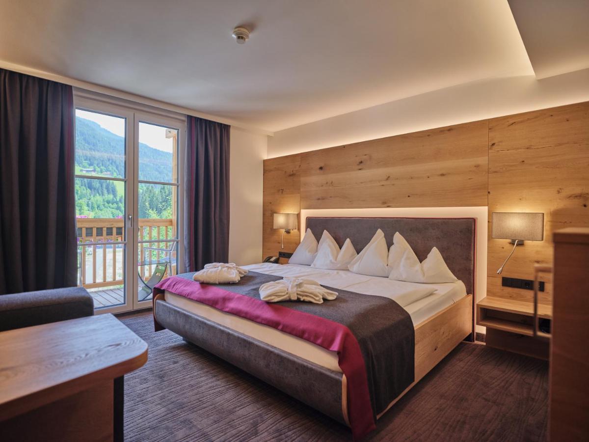 Deluxe Double Room Balcony,1262760931:JPEG