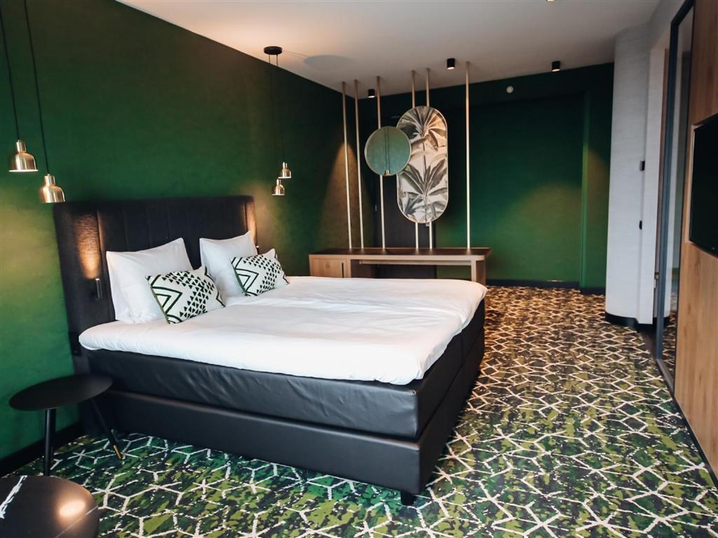 Superior King Room,1271052175:JPEG