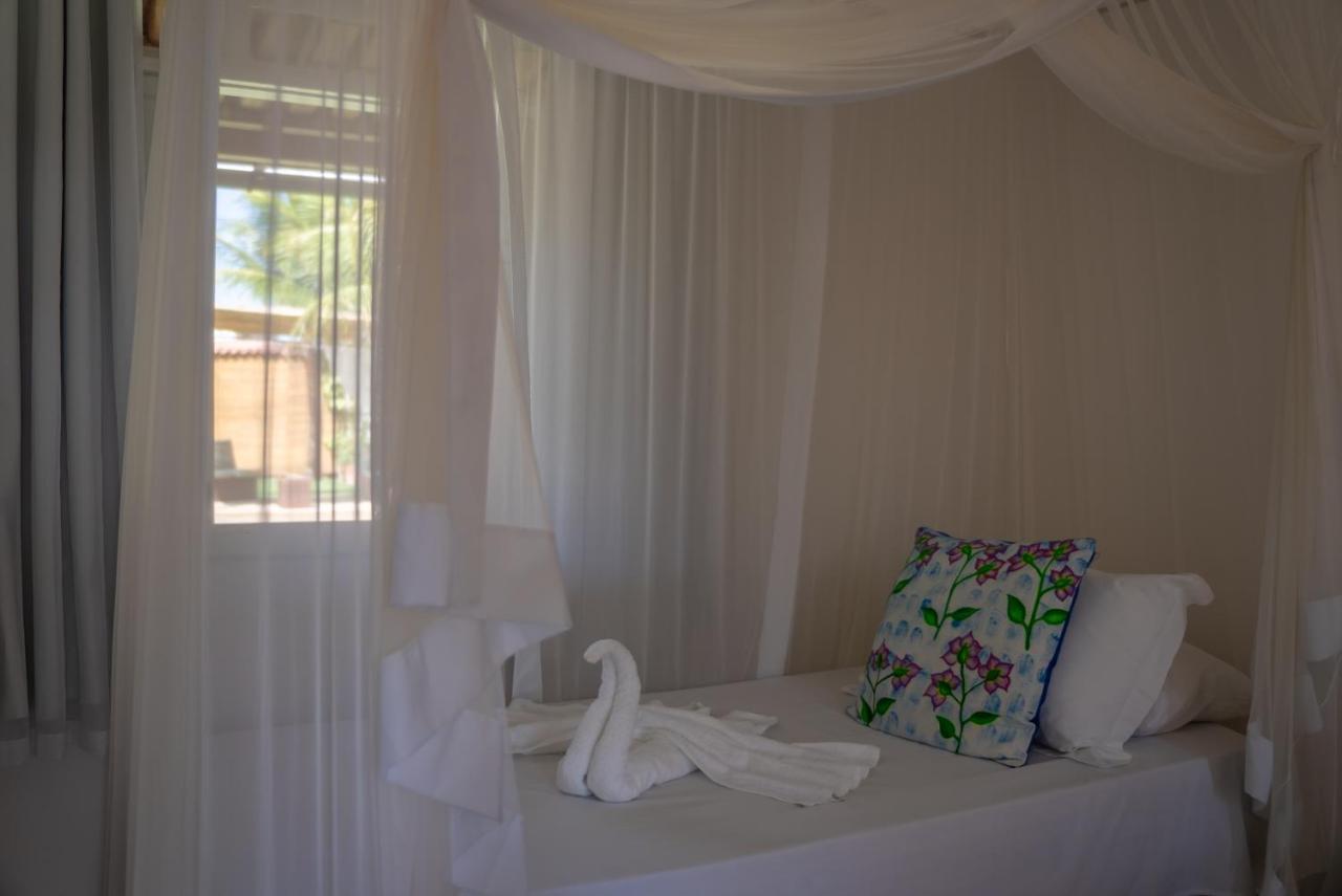 Quarto Triplo com Vista para a Piscina