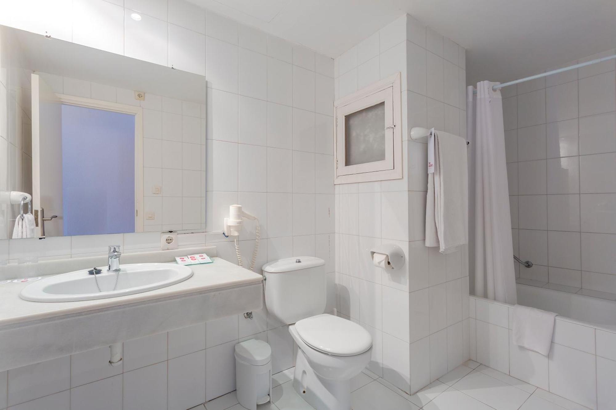 Habitación Doble con salón y balcón