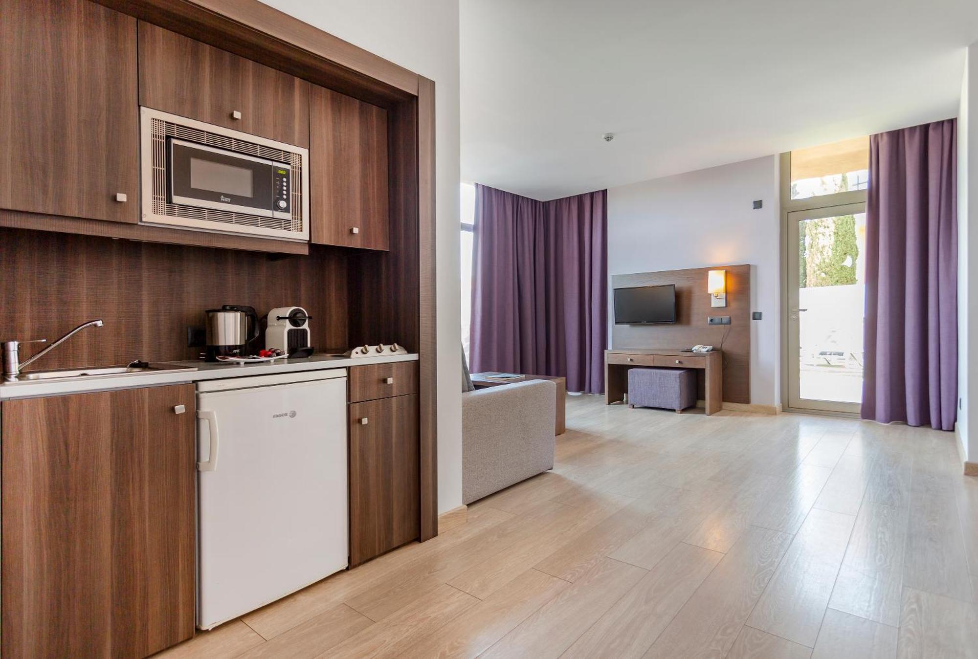 Suite Terrace,1272379060:JPEG