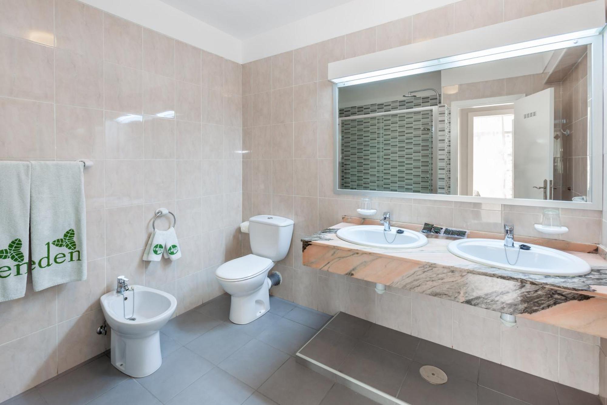 One-Bedroom Apartment,1537943566:JPEG