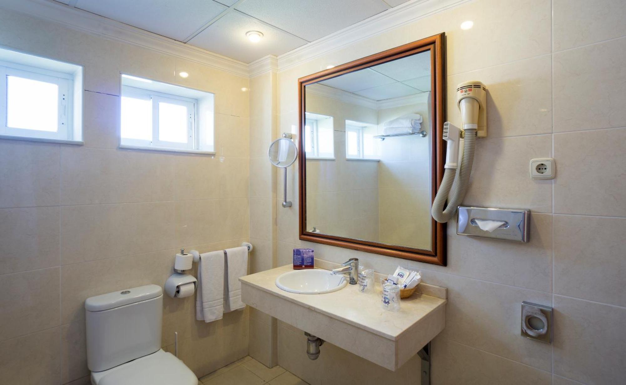 Standard Double or Twin Room,1353556111:JPEG