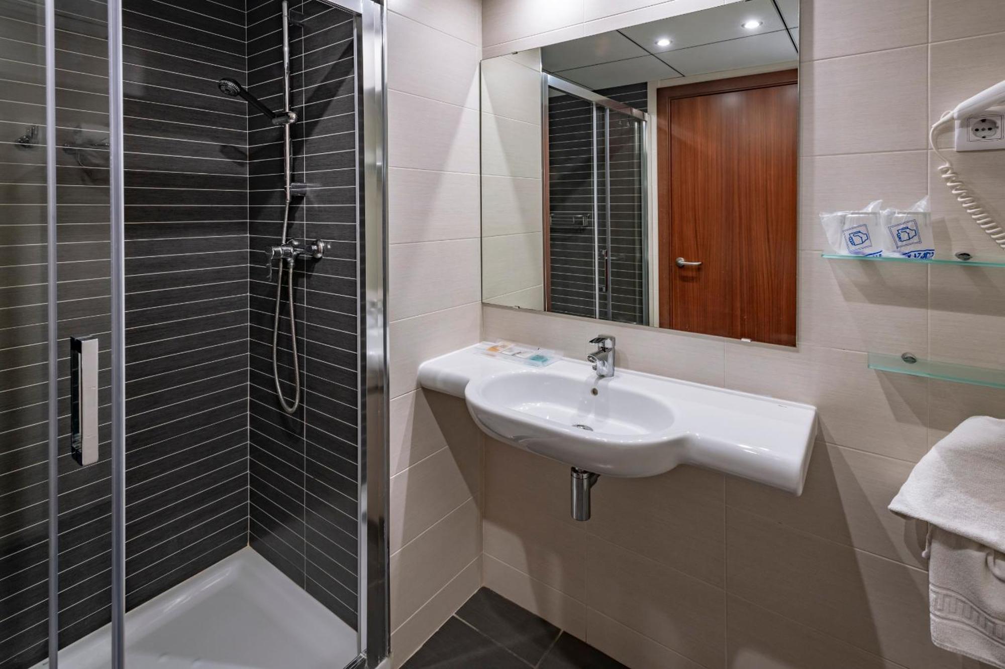 Habitación Doble Estándar (2 adultos)