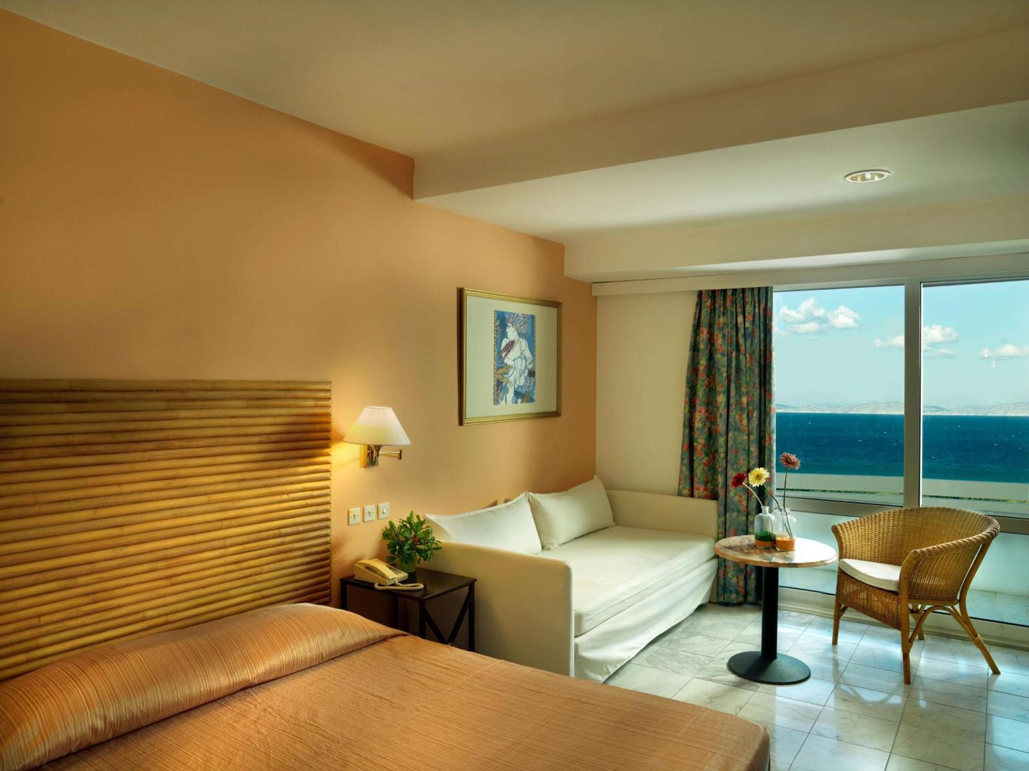 Habitación Doble con vistas parciales al mar
